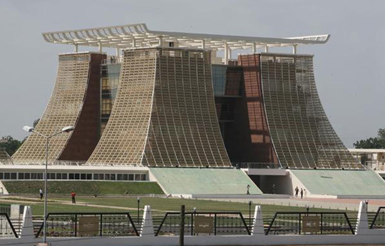 এটি ঘানার প্রেসিডেন্ট ভবন। আফ্রিকার একটি উন্নত অর্থনীতির দেশ ঘানা। কোকো ও সোনা রপ্তানি করে দেশটি অনেক অর্থ আয় করে।