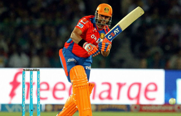 সুরেশ রায়না : গুজরাট লায়ন্সের অধিনায়ক সুরেশ রায়না এর আগে চেন্নাই সুপার কিংসের হয়েও খেলেছেন। মোট ১৫৪টি ম্যাচে তার সংগ্রহ ৪,৩৭৩ রান। যার মধ্যে ১টি শতরান ও ৩০টি অর্ধশতক রয়েছে।