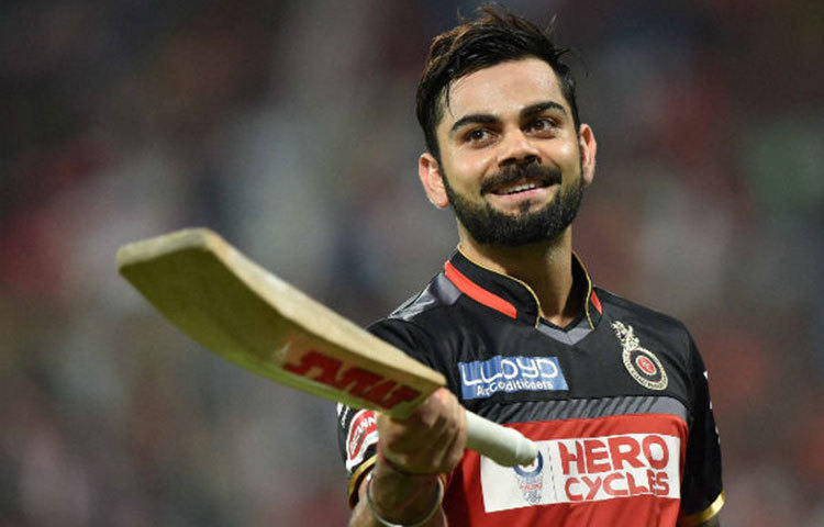 বিরাট কোহলি : প্রথম থেকেই রয়্যাল চ্যালেঞ্জার্স ব্যাঙ্গালুরুর হয়ে খেলছেন বিরাট। বর্তমানে তিনি দলের অধিনায়কও বটে। এখন পর্যন্ত ১৪৩টি ম্যাচে ৪,২৬৪ রান করেছেন বিরাট। যার মধ্যে ৪টি শতরান এবং ২৮টি অর্ধশতক রয়েছে।