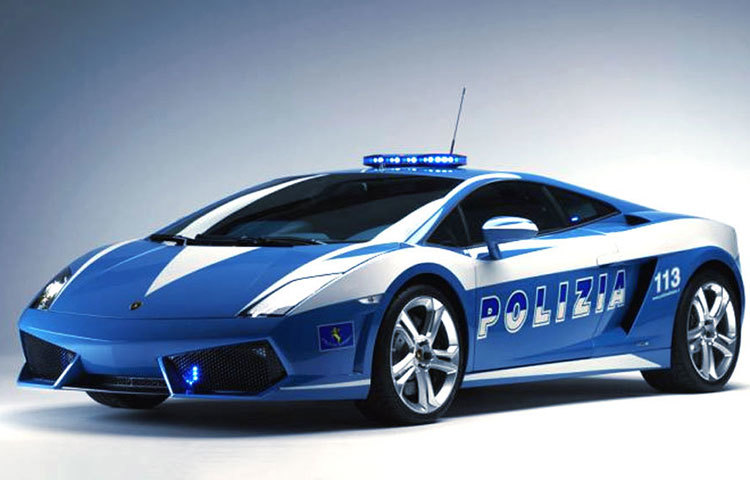 অত্যন্ত দ্রুতগতি সম্পন্ন এই গাড়ি ইতালির পুলিশ বাহিনী ব্যবহার করে।