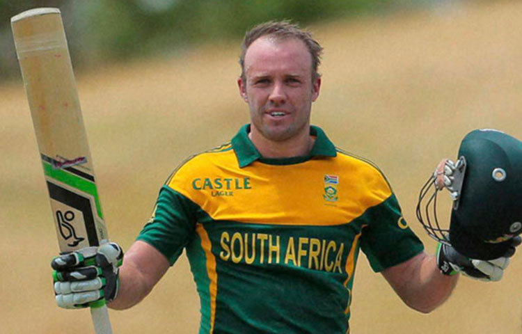 এবি ডি ভিলিয়ার্স : এবি দিল্লি ডেয়ারডেভিলসের পাশাপাশি রয়্যাল চ্যালেঞ্জার্স ব্যাঙ্গালুরুর হয়ে খেলেছেন। ১২০টি ম্যাচে ৬৬টি ক্যাচ ধরেছেন তিনি।