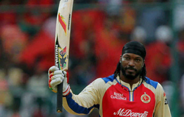 ক্রিস গেইল : প্রথমে কলকাতা নাইট রাইডার্সের হয়ে খেলার পর এখন তিনি রয়্যাল চ্যালেঞ্জার্স ব্যাঙ্গালুরুর সম্পদ। ৯৭টি ম্যাচে তার সংগ্রহ ৩,৫৭০ রান। ৫টি শতরান ও ২১টি অর্ধশতরান করেছেন তিনি।