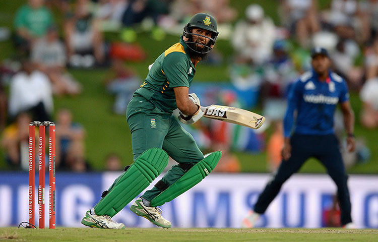 আমলা (২৯ মে) চ্যাম্পিয়ন্স ট্রফির আগে অনুশীলন ম্যাচে ইংল্যান্ডের বিরুদ্ধে ইনিংসে ২৩তম রান করে একদিনের ক্রিকেট ক্যারিয়ারে ৭০০০ রান সম্পূর্ণ করেন।