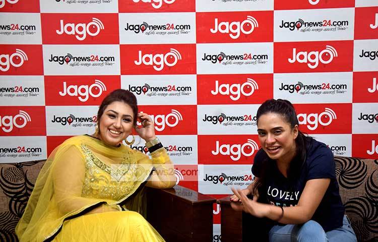 জাগো নিউজ লাইভে অপু নিজের নতুন ছবি &lsquo;রাজনীতি&rsquo;সহ আরও নানা প্রসঙ্গে কথা বলেন। ছবি : মাহবুব আলম