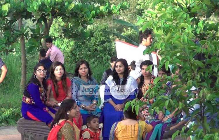 &nbsp;প্রাকৃতিক সৌন্দর্য দেখতে পর্যটনকেন্দ্রগুলোতে পর্যটকরা সবচেয়ে বেশি ভিড় জমান ঈদের ছুটিতে। ছবি : সৈকত দাশ