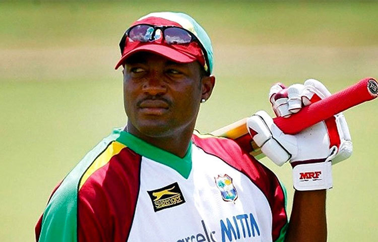 ওয়েস্ট ইন্ডিজের ক্যাপ্টেন ব্রায়ান লারা ২০০৪ সালে চ্যাম্পিয়ন্স ট্রফি জিতেছিলেন।