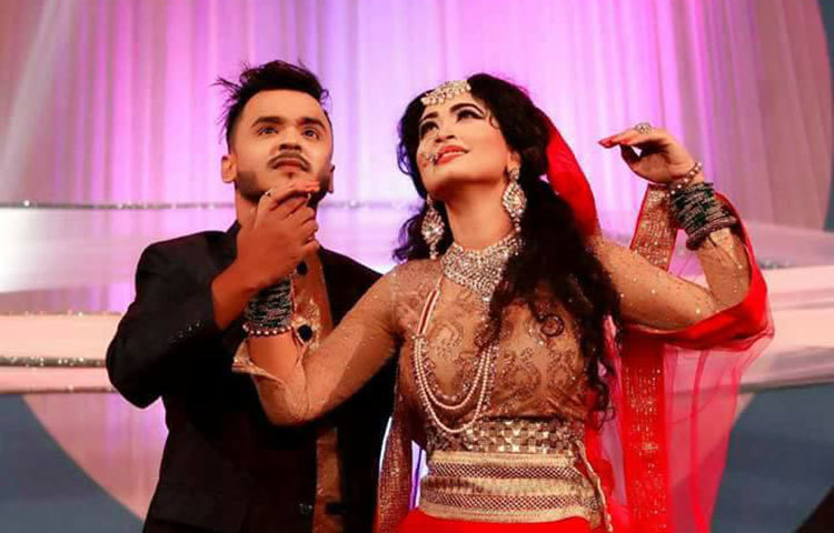 কবিগুরু রবীন্দ্রনাথের জন্মজয়ন্তীতে &lsquo;মানভঞ্জন&rsquo; নাটকে গিরিবালা চরিত্রে অভিনয় করে প্রশংসিত হয়েছেন চৈতি।