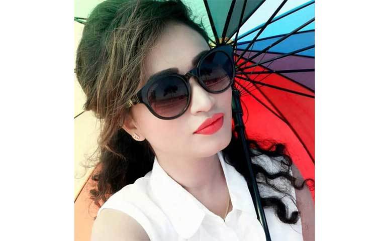 চৈতি নাটকে অভিনয় এবং মডেলিং নিয়ে ব্যস্ত থাকতে চান।