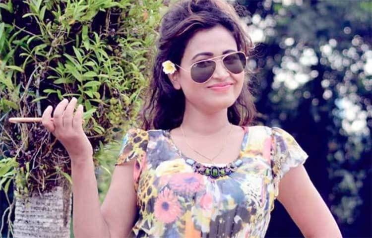 দর্শকদের ভালোবাসা নিয়ে চৈতি অনেক দূর যাবেন এই প্রত্যাশা করছেন।