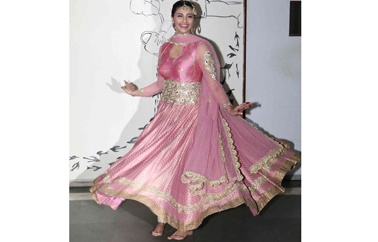 ২০১৪ সালের ডেইজি বলিউডের &lsquo;জয় হো&rsquo; ছবিতে সালমান খানের বিপরীতে অভিনয় করেন।