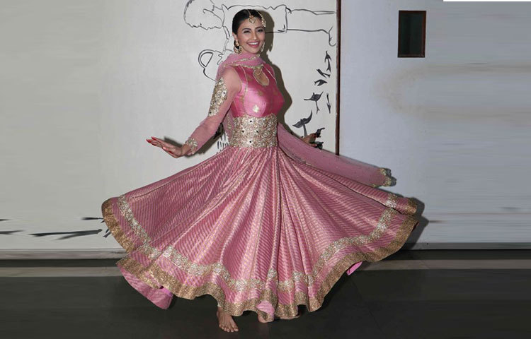 ডেইজি এরই মধ্যে বেশ কিছু আইটেম গানে অংশ নিয়ে আলোচনায় এসেছেন। এখন তিনি চলচ্চিত্রের কাজে আত্মনিমগ্ন থাকতে চান।