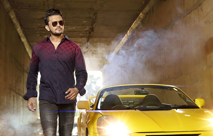 ইজির সব ধরনের পোশাকের দামও ক্রেতাদের ক্রয় সাধ্যের মধ্যে ।