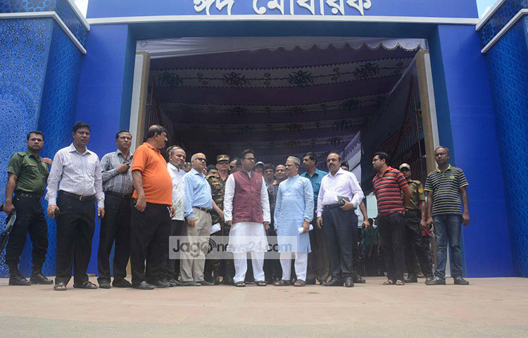 জাতীয় ঈদগাহের সার্বিক নিরাপত্তা পরিস্থিতি সরেজমিনে পরিদর্শন করছেন ঢাকা দক্ষিণ সিটি কর্পোরেশনের মেয়র মোহাম্মদ সাঈদ খোকন। ছবি : বিপ্লব দিক্ষিৎ