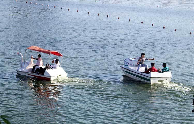 আনন্দে মেতে আছে শিশুরা। ঈদের ছুটিতে শিশুদেরকে এমন আনন্দ দিতে পেরে অভিভাবকরাও অনেক খুশি। ছবি : বিপ্লব দিক্ষিৎ&nbsp;