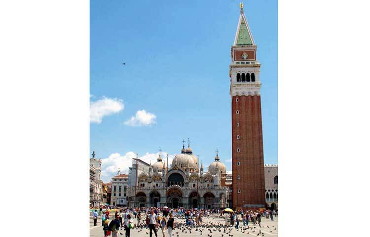 সেন্ট মার্কস ব্রাসিলিকা, ভেনিস ইতালি : এই টাওয়ারটির নান্দনিক সৌন্দর্য দর্শকদের মুগ্ধ করে।