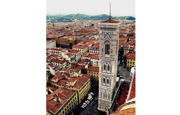 ফ্লোরেন্স ক্যাথিড্রাল, ইতালি : শহরের মাঝে মাথা উঁচু করে দাঁড়িয়ে রয়েছে স্পেনের এই ঘণ্টা যুক্ত টাওয়ারটি।