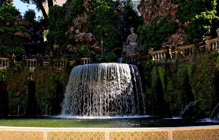 ফন্তানা ডি তিভোলি, ইতালি : এই ফোয়ারাটি দেখলে মনে সৌন্দর্য বোধ জাগার পাশাপাশি আধ্যাত্মিকতায়ও ভরে যাবে।