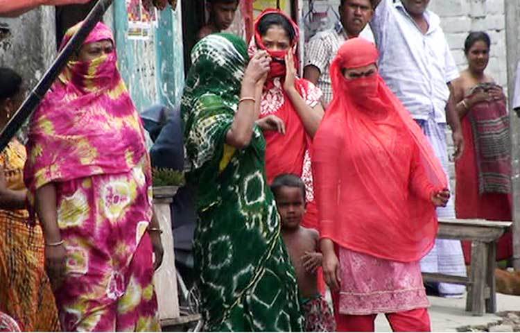 জামালপুর রাণীগঞ্জ যৌনপল্লির যৌনকর্মীদের শিশুরা অনিশ্চিত ভবিষ্যতে নিয়ে বেড়ে উঠছে। ছবি : শুভ্র মেহেদী