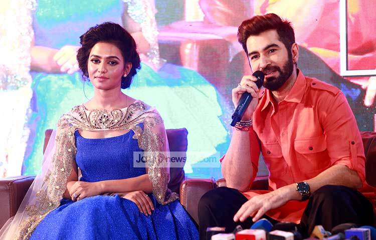 এবারের ঈদে ফারিয়া-জিতের &lsquo;বস টু&rsquo; ছবি মুক্তি পাচ্ছে। গতকাল (১৩ জুন) রাজধানীর ঢাকা ক্লাবে ছবির প্রচারণা অনুষ্ঠান ও সাংবাদিক সম্মেলনে অনুষ্ঠিত হয়েছে। ছবি : মাহবুব আলম