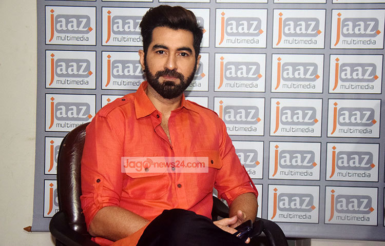 সংবাদ সম্মেলনে জিৎ জাগো নিউজের ক্যামেরা বন্দি হয়েছেন। ছবি : মাহবুব আলম