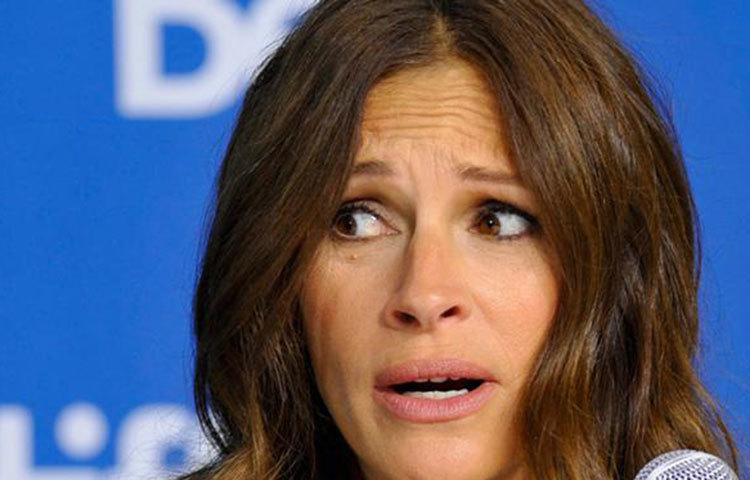 জুলিয়া রবার্টস : তিনবারের গোল্ডেন গ্লোব এবং একবারের অস্কার জয়ী জুলিয়া রবার্টস গত বছর আয় করেছেন ১২ মিলিয়ন ডলার। &lsquo;প্রিটি ওমেন&rsquo; ছবিতে অনবদ্য অভিনয়ের কারণে প্রথম তারকাখ্যাতি পাওয়া এই হলিউড অভিনেত্রী আছেন অষ্টম স্থানে।