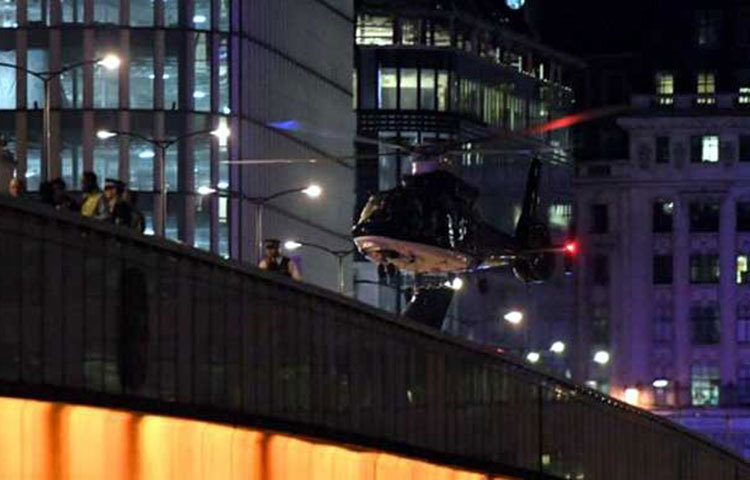 ব্রিটেনের শীর্ষ সন্ত্রাসবিরোধী কর্মকর্তা মার্ক রাওলে জানিয়েছেন, সন্ত্রাসীদের হামলার পরপরই সেখানে সশস্ত্র বাহিনী পৌঁঁছেছে।