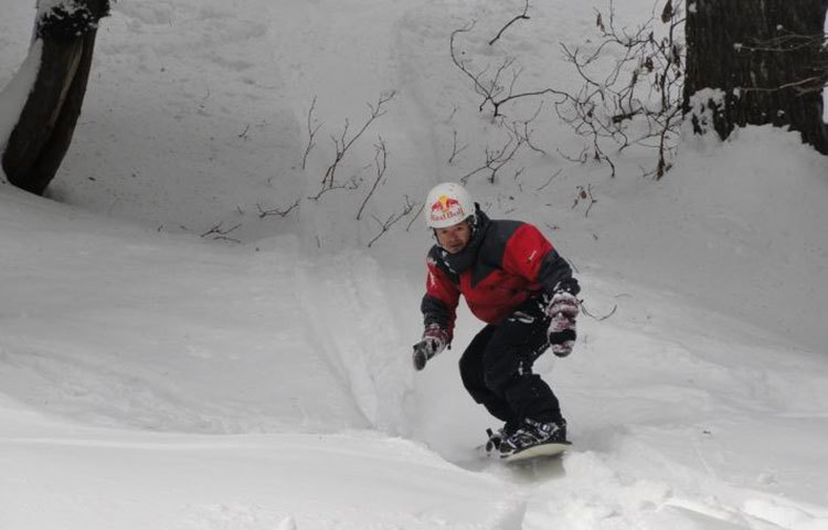 বরফের ঘরগুলো বাইরে থেকে যতটা সুন্দর দেখতে লাগছে, ভেতরটা তার চেয়েও সুন্দর এবং আরামদায়ক। এ ঘরে এক রাতের ভাড়া ৪,৬০০ টাকা থেকে ৫,৬০০ টাকা।