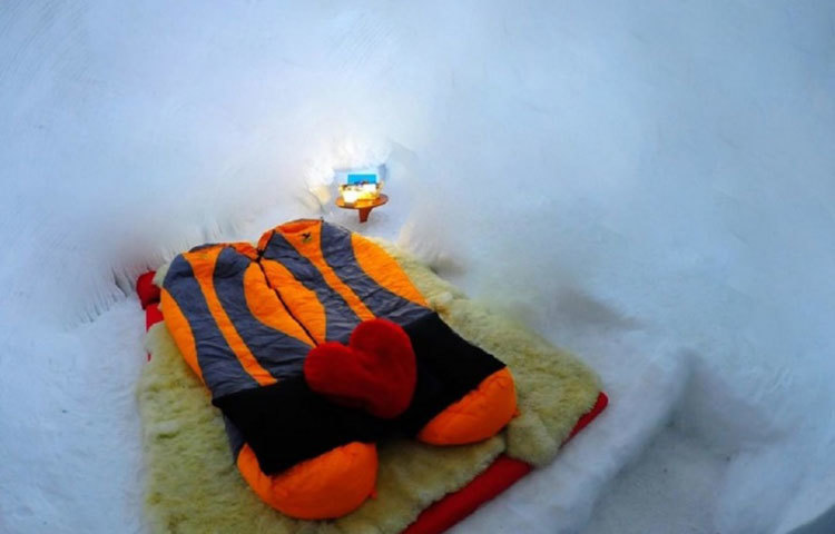 ভারতের অন্য কোনো পর্যটন কেন্দ্রে এতো সুন্দর বরফের ঘর নেই। মানালিতেই তৈরি করা হয়েছে এই বরফের ঘর।