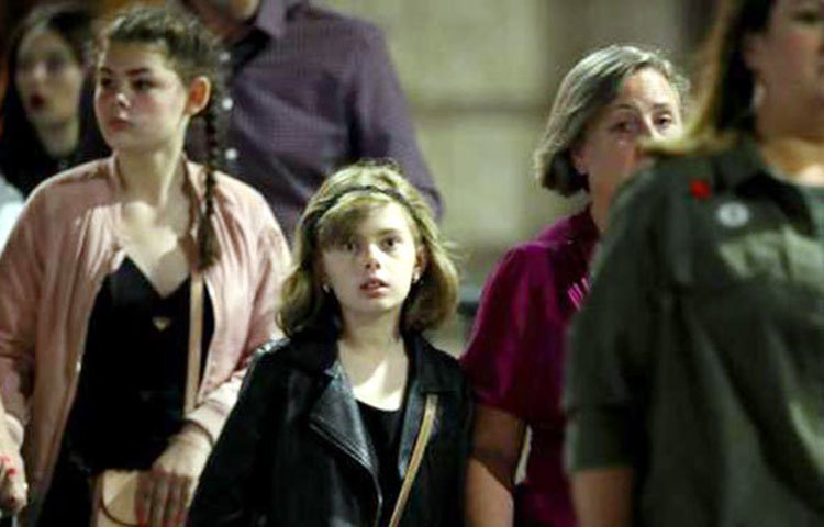 পুলিশের তরফ থেকে ওই হামলাকে সন্ত্রাসী হামলা বলে উল্লেখ করা হয়েছে। ওই বিস্ফোরণের ঘটনাকে ভয়াবহ বলে উল্লেখ করেছেন প্রধানমন্ত্রী থেরেসা মে।