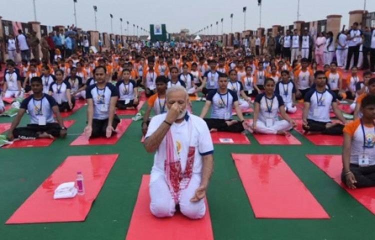 মোদির কথায়, ভারতের প্রাচীন এই ঐতিহ্য বর্তমানে সারা বিশ্বের মানুষের দৈনন্দিন জীবনের এক অবিচ্ছেদ অঙ্গ যোগ ব্যায়াম।