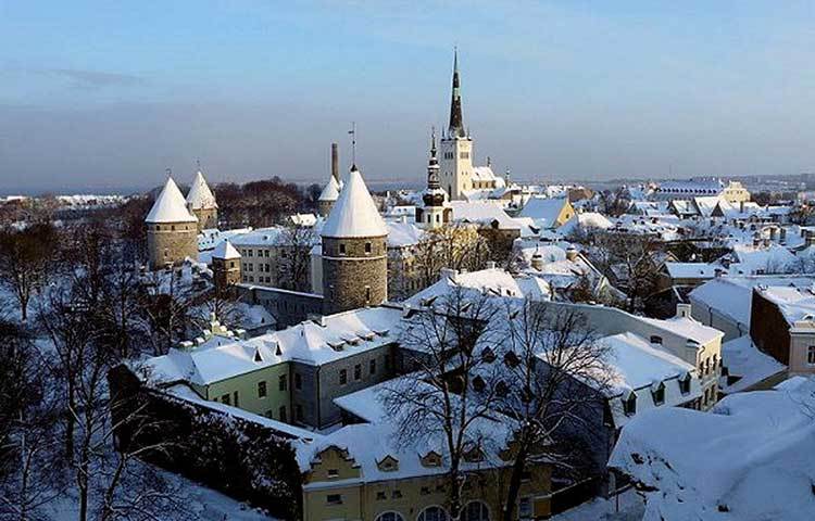 মঙ্গোলিয়া : পৃথিবীর শীতলতম দেশের মধ্যে মঙ্গোলিয়া অন্যতম। প্রচণ্ড ঠান্ডার কারণে এখানে বরফ পড়ে।