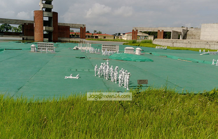 এখানে এলে এক দৃষ্টিতে পুরো বাংলাদেশকে দেখা যাবে। নতুন প্রজন্মের ছেলে-মেয়েদের এখানে নিয়ে এলে তারা দেশ ও মুক্তিযুদ্ধ সম্পর্কে জানতে পারবে। ছবি : ফয়সাল খান