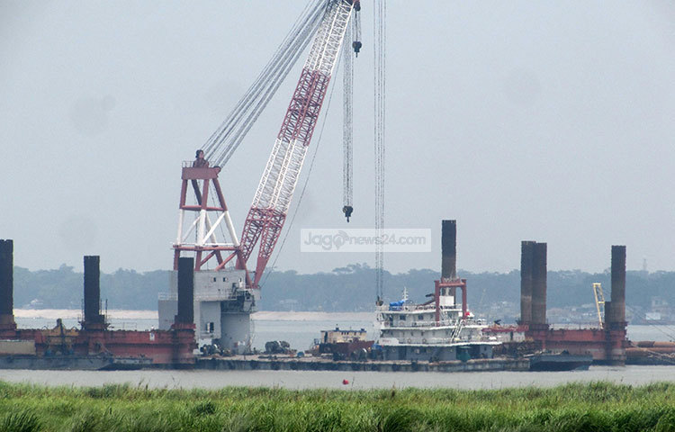 নির্মিত হয়েছে কনস্ট্রাকশন ইয়ার, সার্ভিস এরিয়া, পুনর্বাসন প্রকল্প। জাজিরা প্রান্তে টোল প্লাজা নির্মাণকাজও প্রায় শেষ। ছবি : মো. ছগির হোসেন