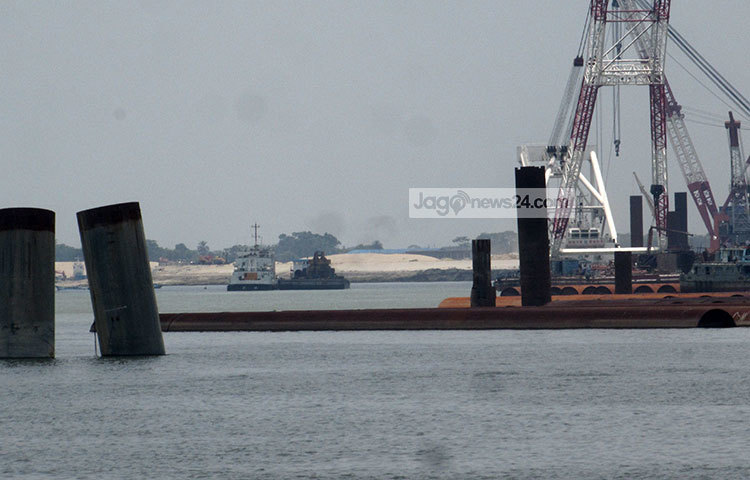 পদ্মা সেতুর পিলারে (পিআর) সুপার স্ট্রাকচার স্থাপনের কাজ আগামী জুন থেকে শুরু হবে। ৪২টি পিলারে ৪১টি স্প্যানের মধ্যে ২০টি ইতিমধ্যে তৈরি হয়ে গেছে। ছবি : মো. ছগির হোসেন