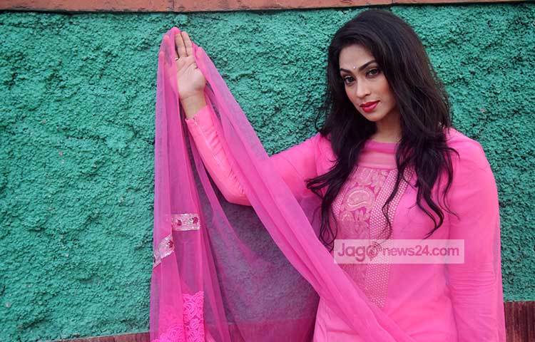 মডেলিং থেকে চলচ্চিত্রে আসেন পপি। লাক্স আনন্দ বিচিত্রার সুন্দরী প্রতিযোগিতায় চ্যাম্পিয়ন হয়ে পরিচিতি লাভ করেন তিনি। ছবি : মাহবুব আলম