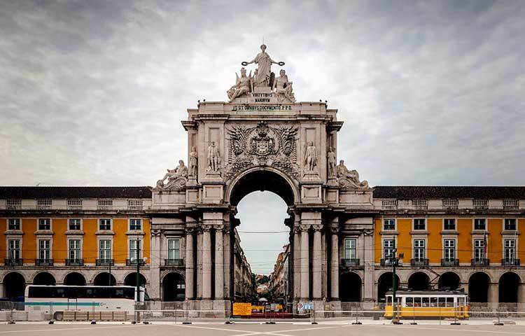রুয়া আগোস্টা স্থাপত্য, লিসবন, পর্তুগাল : এই স্থাপত্যটি পর্তুগালের গৌরম ও ঐতিহ্যের প্রতীক।