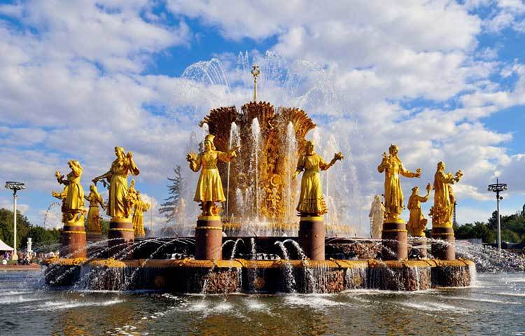 ফ্রেন্ডশিপ অফ দ্য পিপলস ফাউন্টেন, মস্কো, রাশিয়া : প্রকৃতির মাঝে রাশিয়ার ফোয়ারাটি দেখলে চোখ জুড়িয়ে যাবে।