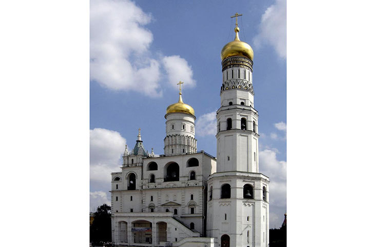 ইভান দ্য বেল টাওয়ার, রাশিয়া : এই টাওয়ারটির উপরে সোনালি রঙের ঘণ্টা রয়েছে। রাশিয়ার এই টাওয়ারটি দেখতে প্রতিদিন অনেক দর্শক ছুটে আসে।