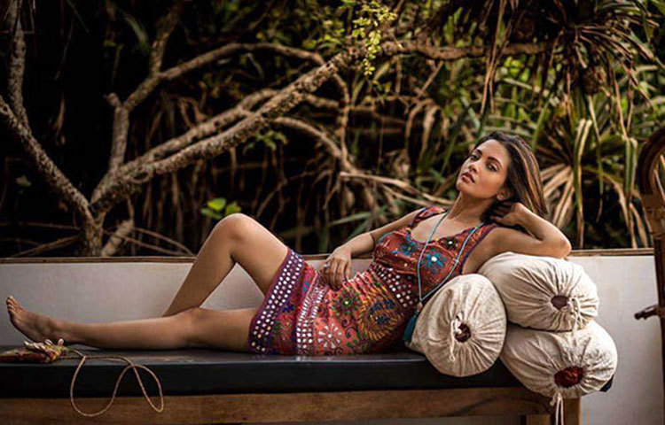 বলিউড অভিনেত্রী রিয়া সেন চলচ্চিত্রপ্রেমীদের হৃদয়ে স্থান করে নিয়েছেন। অবসরে নিজের মত করে সময় কাটাতে পছন্দ করেন তিনি।