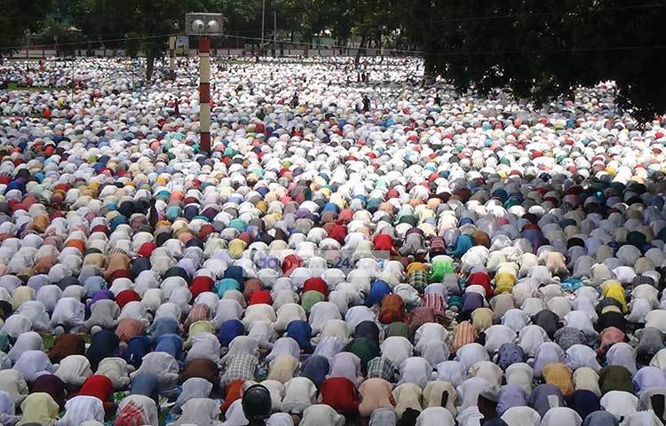 ব্যাপক নিরাপত্তায় দেশের বৃহত্তম ঈদের জামাত শোলাকিয়ায় অনুষ্ঠিত হয়েছে। ছবি : নূর মোহাম্মদ