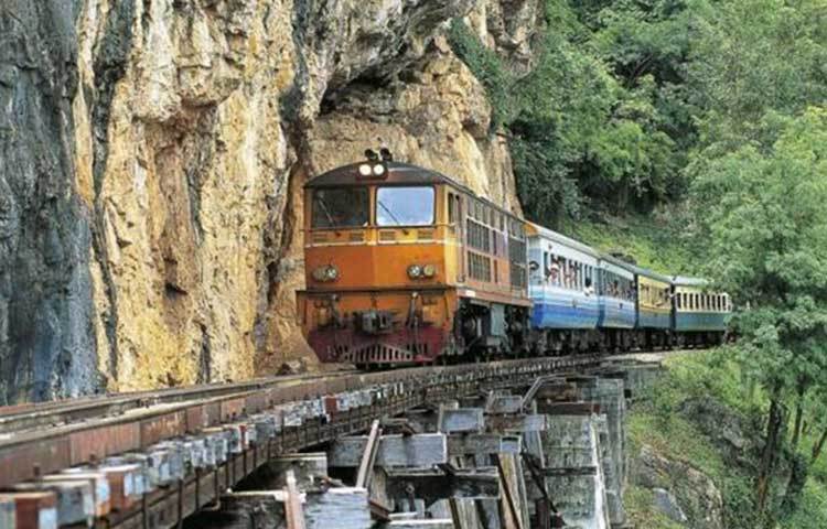 বার্মা রেলওয়ে, থাইল্যান্ড : বার্মা রেলওয়ে মৃত্যুফাঁদ বলেও পরিচিত। এই রেলওয়ে তৈরি করতে গিয়ে ১ লক্ষ ১০ হাজার মানুষের প্রাণ গিয়েছিল।