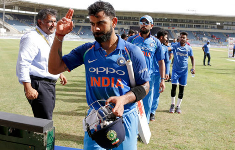 প্রথম ভারতীয় অধিনায়ক হিসেবে ওয়েস্ট ইন্ডিজের মাটিতে ওয়েস্ট ইন্ডিজের বিরুদ্ধে জোড়া শতরান করার কৃতিত্বও অর্জন করলেন কোহলি।