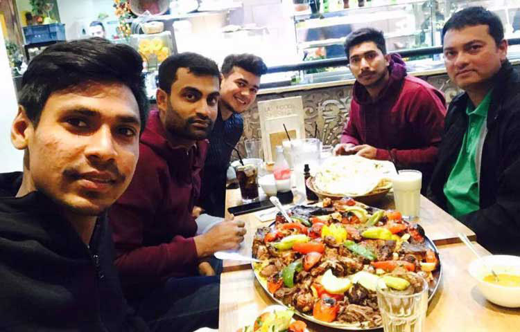 অস্ট্রেলিয়ার বিদায়, স্বপ্নের সেমিফাইনালে উঠার সংবাদে টাইগারদের স্পেশাল ডিনারের একাংশ।