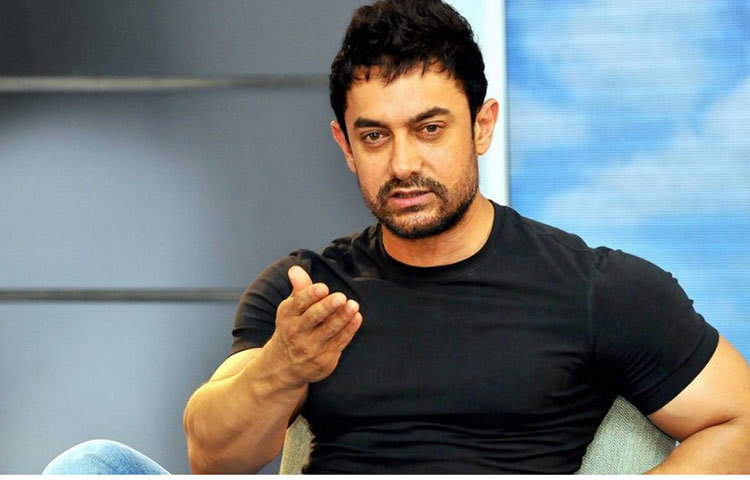 আমির খান : ‘মিস্টার পারফেকশনিস্ট’খ্যাত বলিউড তারকা আমির খানের মোট সম্পদের পরিমাণ ১৮ কোটি মার্কিন ডলার।