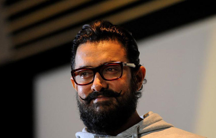 ফোর্বসের তালিকায় এর পরের নাম বলিউডের ‘মিস্টার পারফেকশনিস্ট’-এর। আমির খানের এ বছরের আয় প্রায় ৮১ কোটি টাকা।