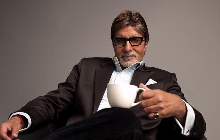 ফোর্বসের তালিকার পরের নাম অমিতাভ বচ্চনের। ৭৪ বছরের অভিনেতার এ বছরের মোট আয় হয়েছে প্রায় ৫৮ কোটি টাকা।