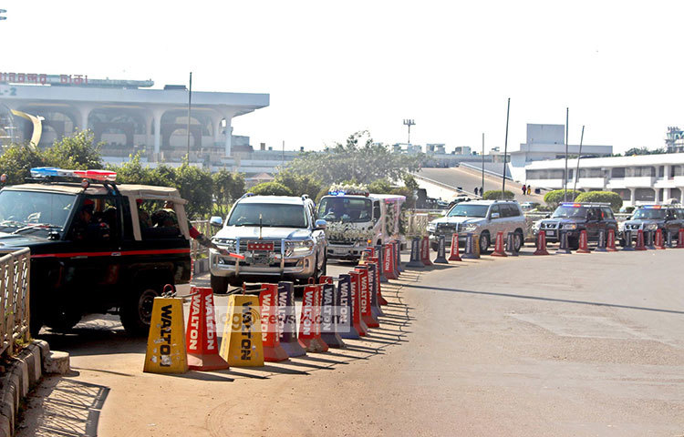 নগরীর চারদিকে পিনপতন নিরাবতা। নগর পিতা হারানোর এই শোক নগরবাসীকে স্তব্ধ করে দিয়েছে। ছবি : বিপ্লব দিক্ষিৎ