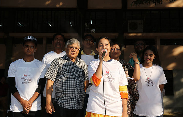 মোরশেদুল ইসলাম পরিচালিত ‘আঁখি ও তার বন্ধুরা’ ছবিটি দেশব্যাপী মুক্তি পেতে যাচ্ছে। ছবিটি মুক্তি উপলক্ষে ঢাকার সেরা স্কুলগুলোতে বিশেষ প্রচারণার আয়োজন করা হয়েছে।