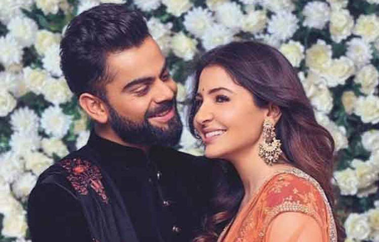 আদৌ বিয়েটা হচ্ছে কী হচ্ছে না, তা অবশ্য এই মুহূর্তে সবচেয়ে রহস্যময় প্রশ্নগুলোর মধ্যে অন্যতম। আশেপাশের পরিবেশ কিন্তু জানান দিচ্ছে, তাদের বিয়ে হওয়া এখন শুধুই সময়ের অপেক্ষা।