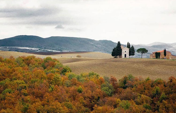 এর আগে ছবির মতো সুন্দর এই গ্রামকে ওয়েডিং ডেস্টিনেশান হিসেবে বেছে নিয়েছেন অনেক হলিউড তারকা।